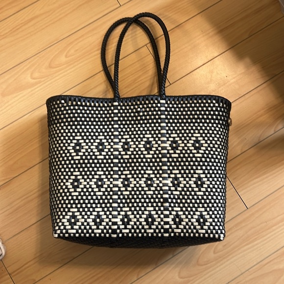 Handbags - Black & White | handwoven Mexican market tote